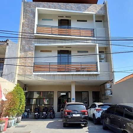 סוראבאיה Phoenix Guest House מראה חיצוני תמונה