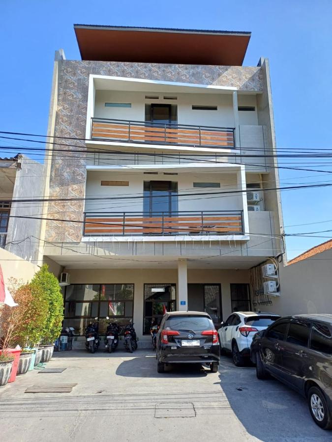 סוראבאיה Phoenix Guest House מראה חיצוני תמונה